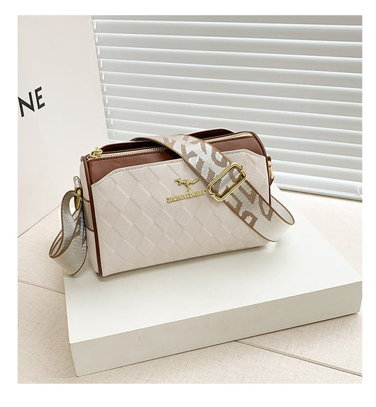 Bolsa Mensajera de Cuero con Detalles en Relieve - Elegancia Minimalista - Image 10