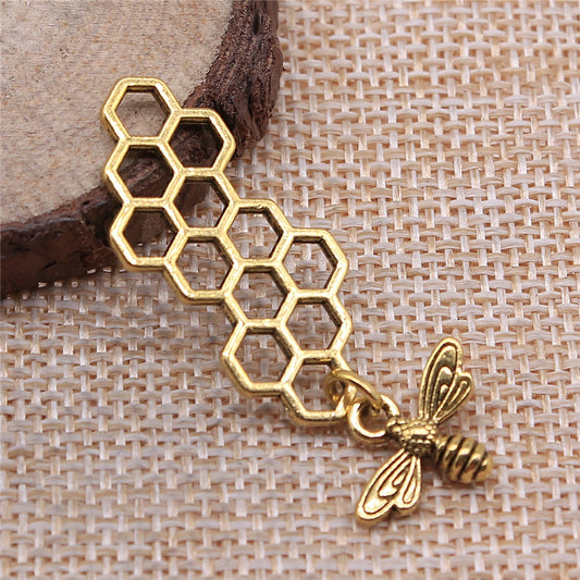 Dije Abeja Voladora 45x15mm - Colgante de Colmena 2.2g
