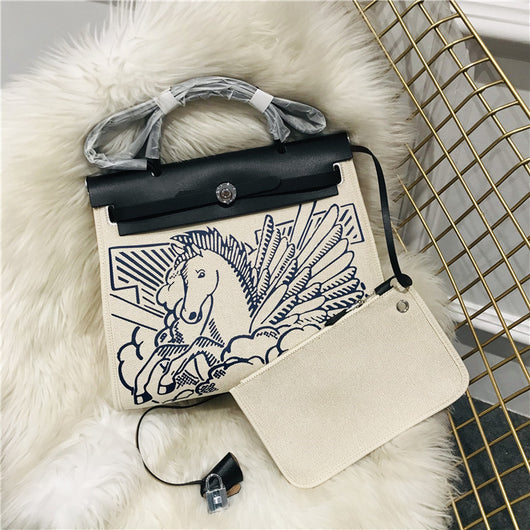 Bolso Kelly Canvas y Cuero con Correa Diagonal - Diseño Pegasus Graffiti - Image 4