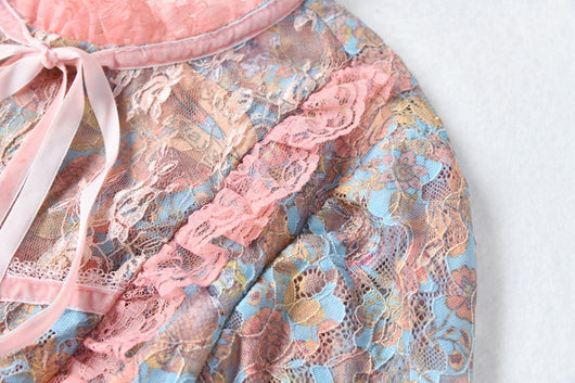 Vestido Maxi con Cuello Alto, Encaje Loto y Estampado Patchwork - Image 9