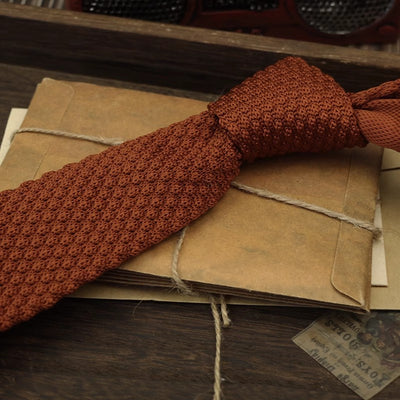 Corbata Tejida Estilo Universitario Angosta para Hombre y Mujer - Image 3