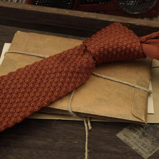 Corbata Tejida Estilo Universitario Angosta para Hombre y Mujer - Image 3
