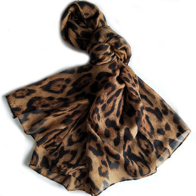 Pañuelo Estampado Leopardo Voile 90cm - Elegancia Versátil - Image 3