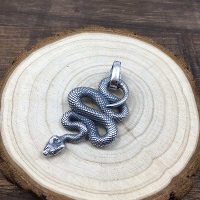 Anillo de Calavera en Plata Esterlina con Colgante de Serpiente Python - Image 6