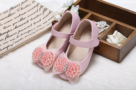 Beige girls' princess shoes with pearl and rhinestone bows, featuring a flat heel and a convenient Velcro strap. - Image 10