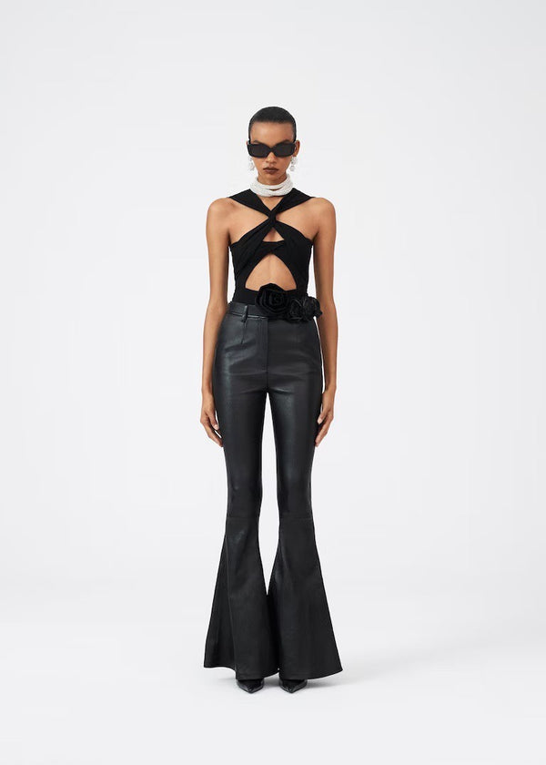 Jumpsuit Elegante con Flores en Relieve y Detalles Calados - Image 3