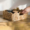 Canasta Tejida Decorativa con Asas de Madera y Flores de Ratán