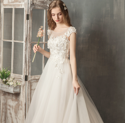 Vestido de Novia Mori Francés con Cola Corta - Diseño Minimalista - Image 5