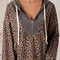 Sudadera Hoodie Khaki con Estampado Leopardo y Cuello Contrastante