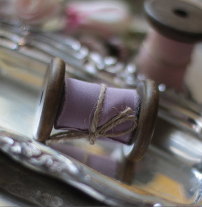 Cinta Vintage Teñida Botánica Artesanal con Orilla Cruda para Bodas - Image 11