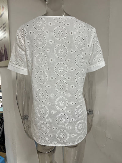 Blusa Elegante Escote V con Detalles Calados Manga Corta - Image 12