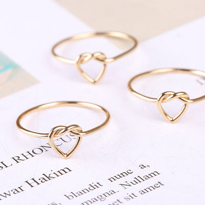 Anillo de Corazón Entrelazado en Oro 14K - Símbolo de Amor Eterno