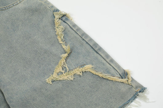 Shorts de Mezclilla Desgastados con Cortes Diseñados - Image 3
