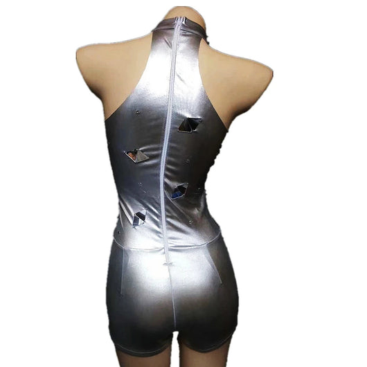 Jumpsuit Elegante de Talle Fino con Lentes Plateados y Tela Elástica - Image 5