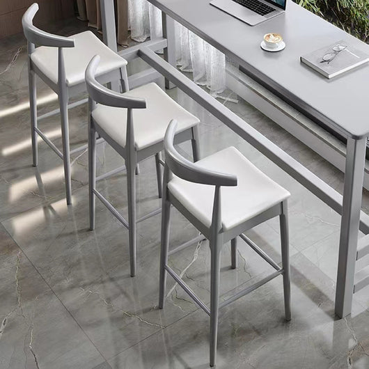 Taburete Minimalista Nórdico en Madera Maciza con Detalles en Cuerno - Image 9