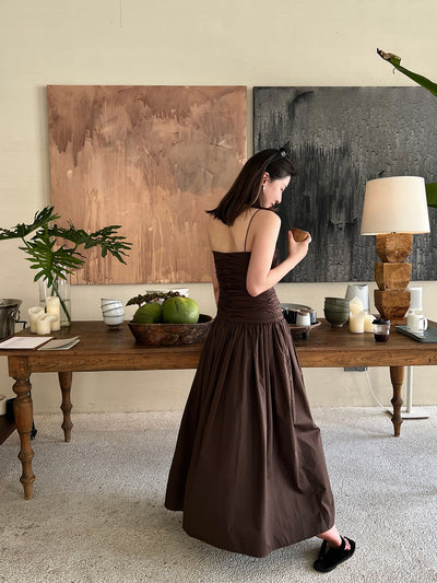 Vestido Plisado de Algodón con Escote V y Cintura Ajustable - Image 6