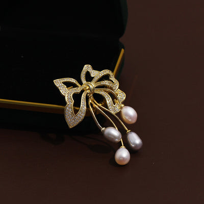 Broche de Perla Dulce Agua con Moño Elegante
