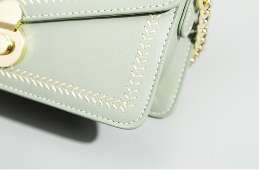 Bolso Mensajero de Cadena Dorada para Mujer - Versátil y Moderno - Image 16
