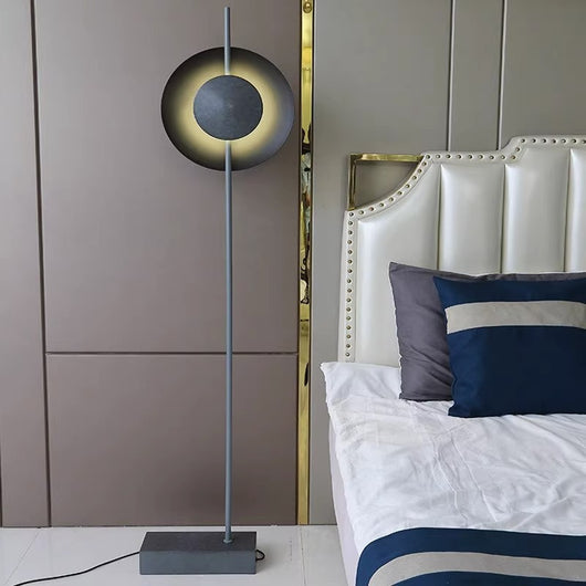 Lámpara de Piso Minimalista con Diseño Geométrico - Image 4