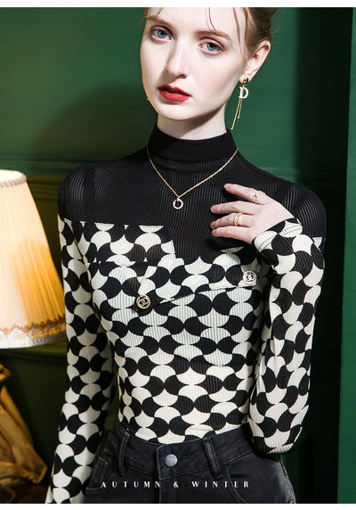 Blusa Estampada Cuello Alto con Costuras Decorativas - Image 13