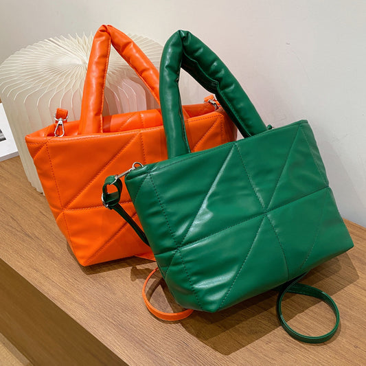 Bolso Mensajero Acolchado de Algodón con Diseño Asimétrico para Mujer