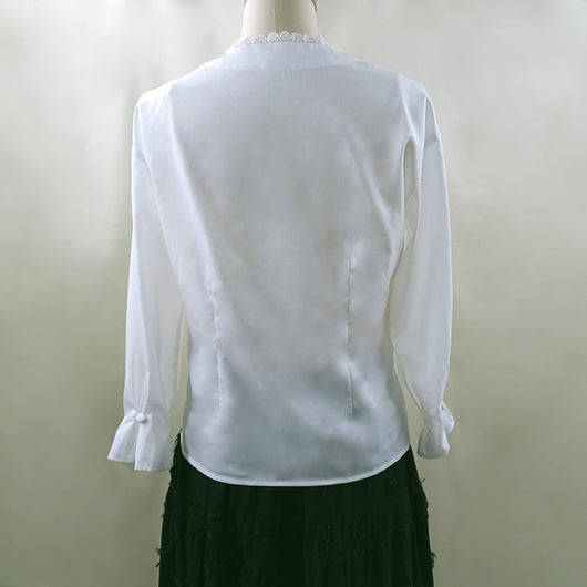 Blusa Blanca de Encaje con Cuello V, Fibra de Rosa y Aroma Floral - Diseño Premium - Image 7