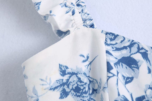 Blusa Corta con Estampado Porcelana Azul y Blanco y Mangas Fruncidas - Image 13