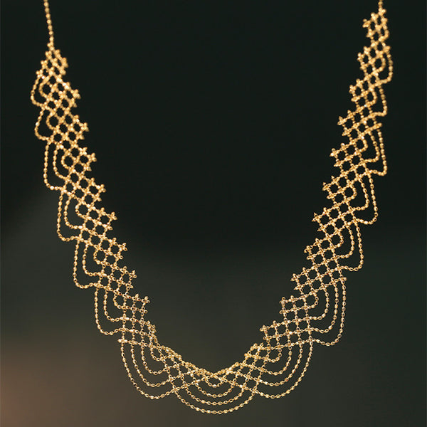 Collar Ancho de Oro 18K con Borla Arcoíris y Encaje Tejido en Madera - Image 4