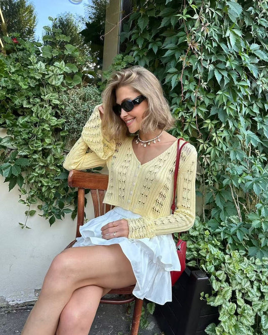 Blusa Corta Tejida con Mangas Acampanadas y Cortes Atrevidos - Image 8