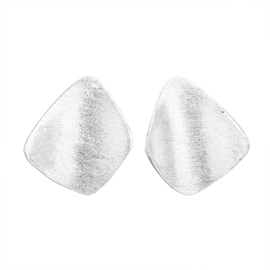 Aretes Cuadrados Frosted Cepillados con Tachuelas - Image 5