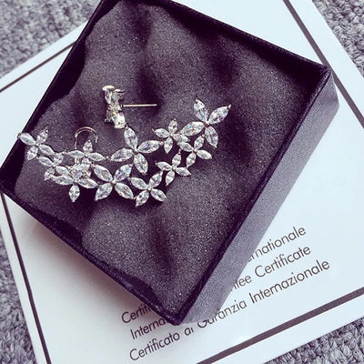 Aretes Asimétricos de Flor de Cuatro Pétalos - Image 2