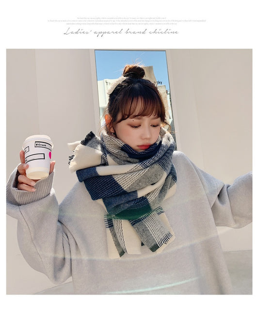 Bufanda Cuadriculada Blanca y Azul Estilo Japonés para Mujer - Image 9