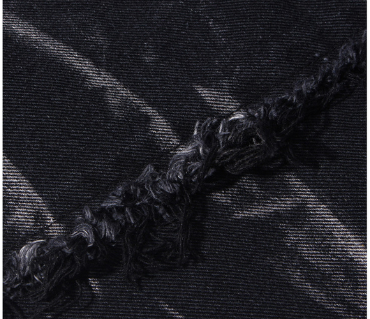 Shorts de Mezclilla Oscura con Estampado Tie-Dye y Bordes Deshilachados - Image 9