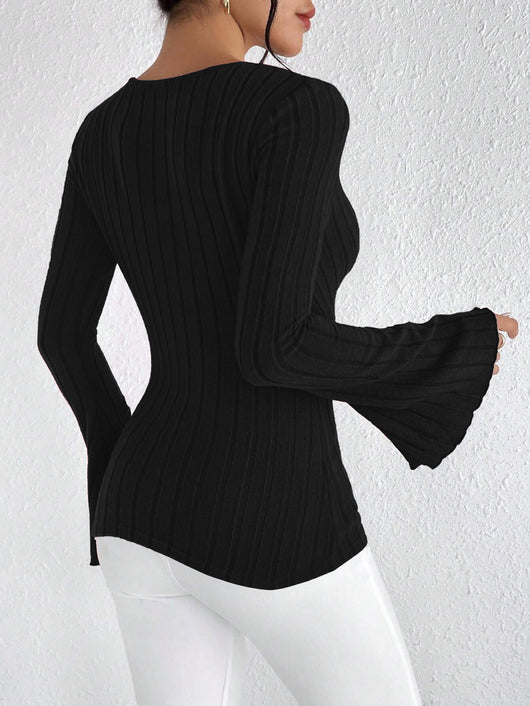 Blusa Base Layer Rojo Vino Cuello V Manga Acampanada Ajustada - Image 16