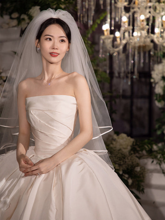 Vestido de Novia Elegante Estilo Francés con Cola - Escote Tubo Satinado - Image 6