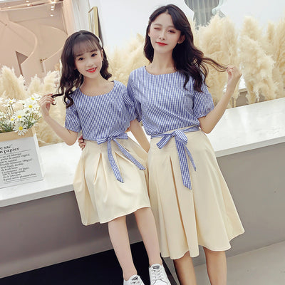 Matching mother and daughter in Korean fashion two-piece suits, featuring red and white striped tops and cream pleated midi skirts. - Image 8