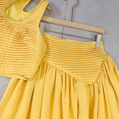 Conjunto Elegante con Chaleco Hueco y Falda Irregular - Image 15
