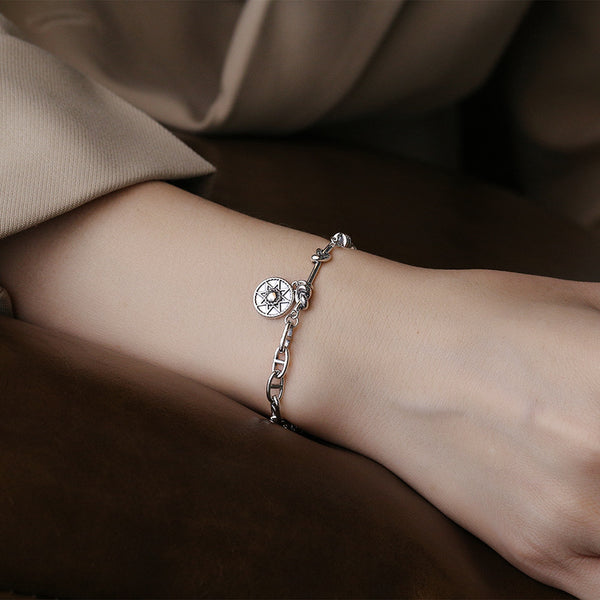 Pulsera Estrella de Ocho Puntas con Cadena Asimétrica en Plata Esterlina