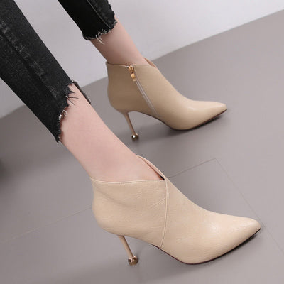 Botas Stiletto Punta Afilada Estilo Británico en Nude