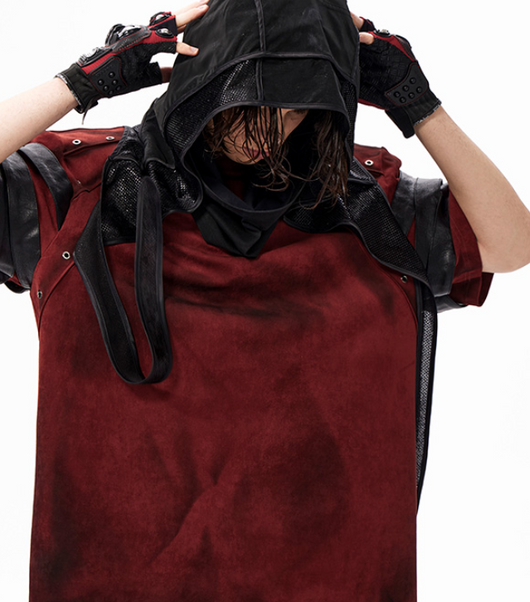 Camiseta Roja Patchwork de Cuero Oscuro Teñida a Mano - Image 12