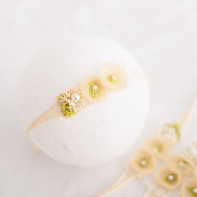Diadema Floral Artesanal para Bebé - Joya Delicada para el Cabello - Image 2