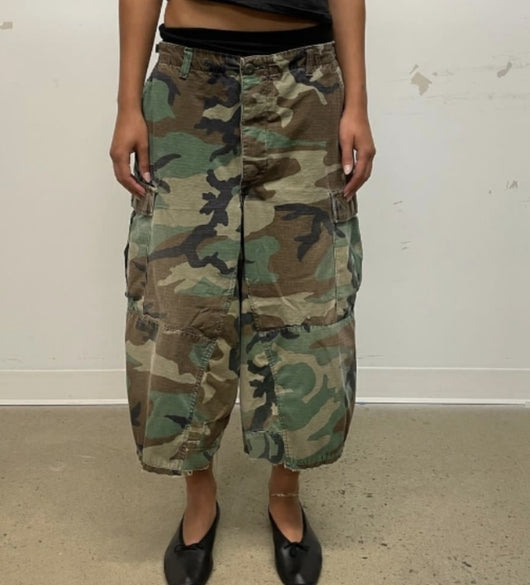 Pantalones Cargo Camuflaje Cropped Deconstruidos para Hombre - Image 13