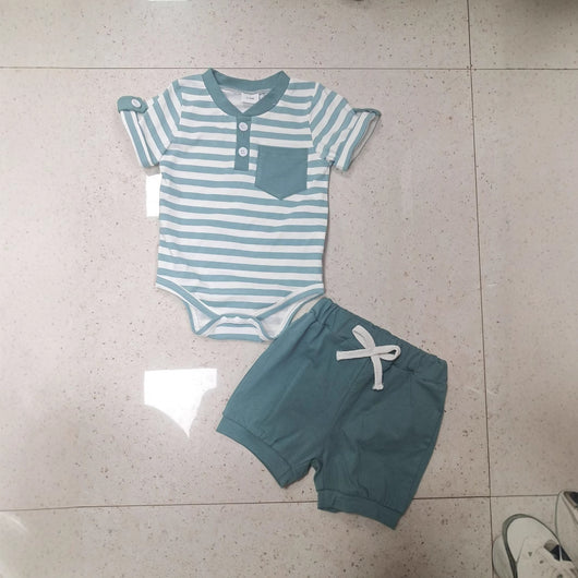 Conjunto Infantil de Shorts y Remera a Rayas