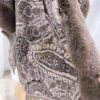 Poncho Tejido para Mujer Talla Grande con Cuello de Pelaje y Flecos - Image 4