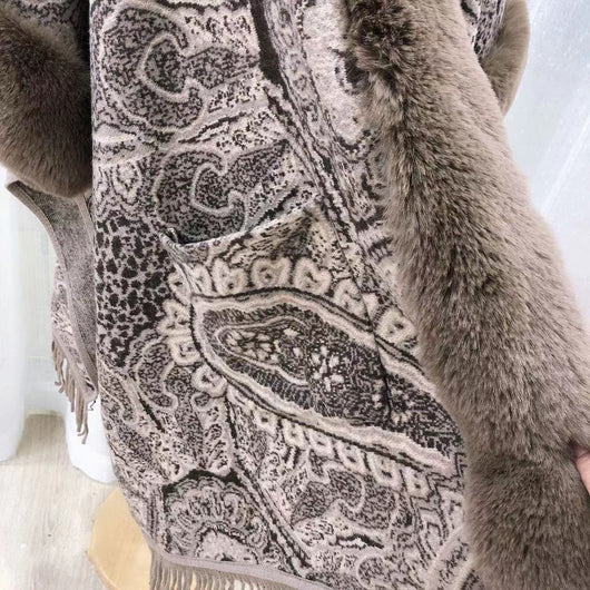 Poncho Tejido para Mujer Talla Grande con Cuello de Pelaje y Flecos - Image 4
