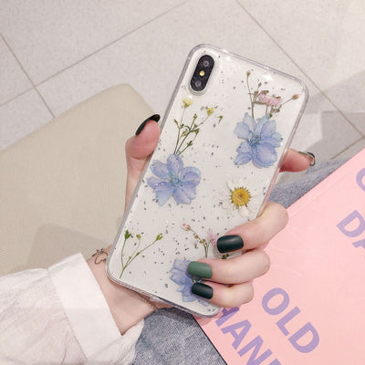 Funda Transparente con Flores Secas Prensadas y Brillo - Protección Elegante - Image 4