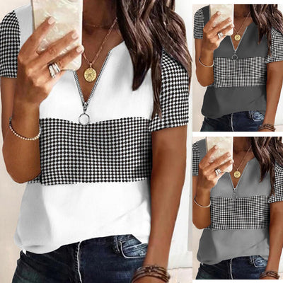 Playera Mujer Cuello V con Cierre y Detalles de Costuras