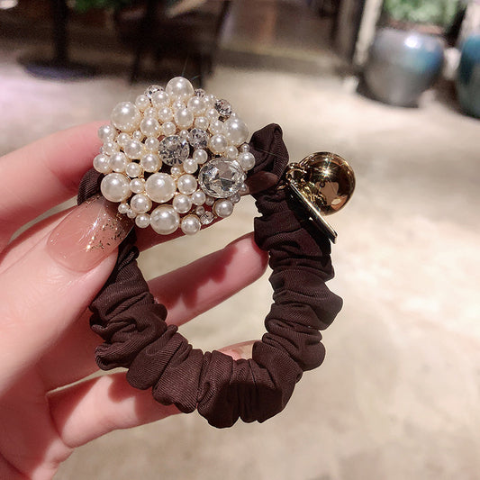 Coletero Elegante con Perla y Acento de Cristal