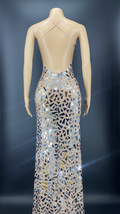 Vestido de Fiesta Elegante sin Mangas con Espalda Descubierta y Detalles Brillantes - Image 4