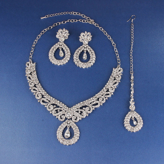 Conjunto de 3 Piezas: Collar, Aretes y Cadena Frontal con Cristales Blancos - Image 13